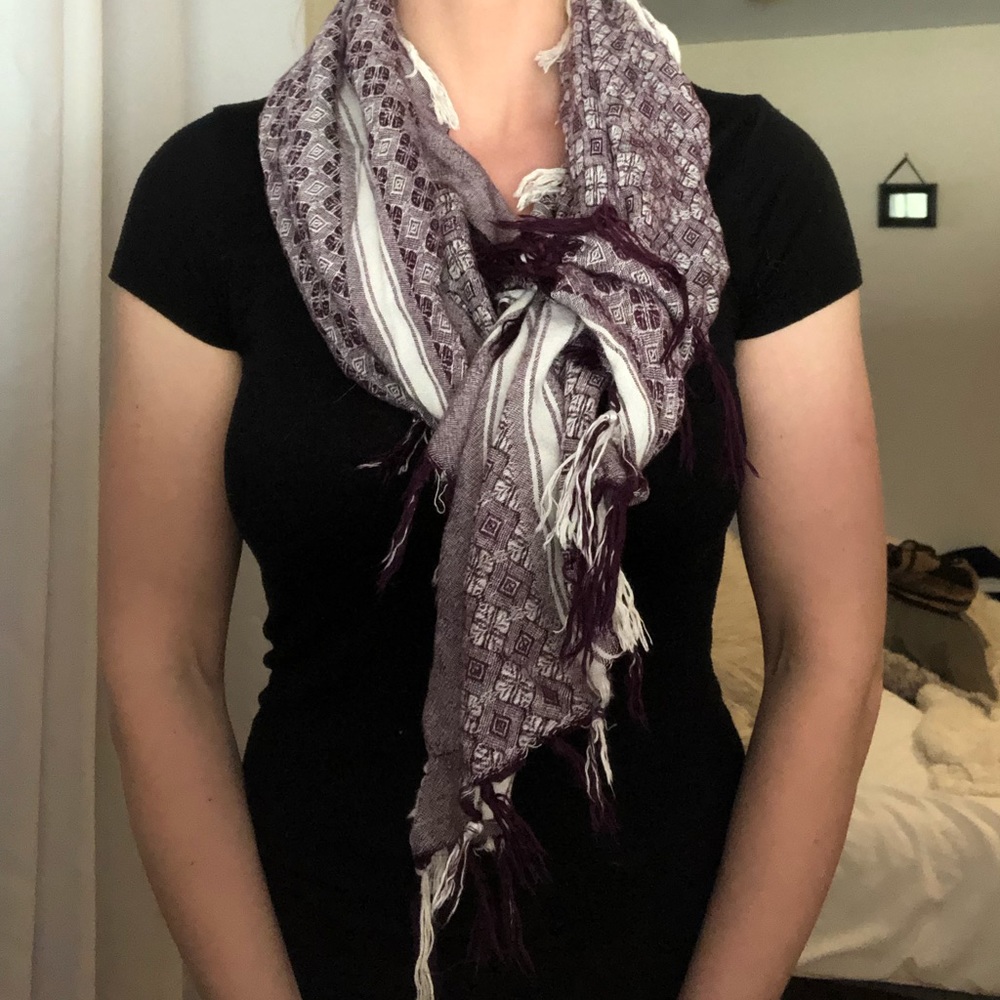 Beautiful Scarf - Picture 2 of 5